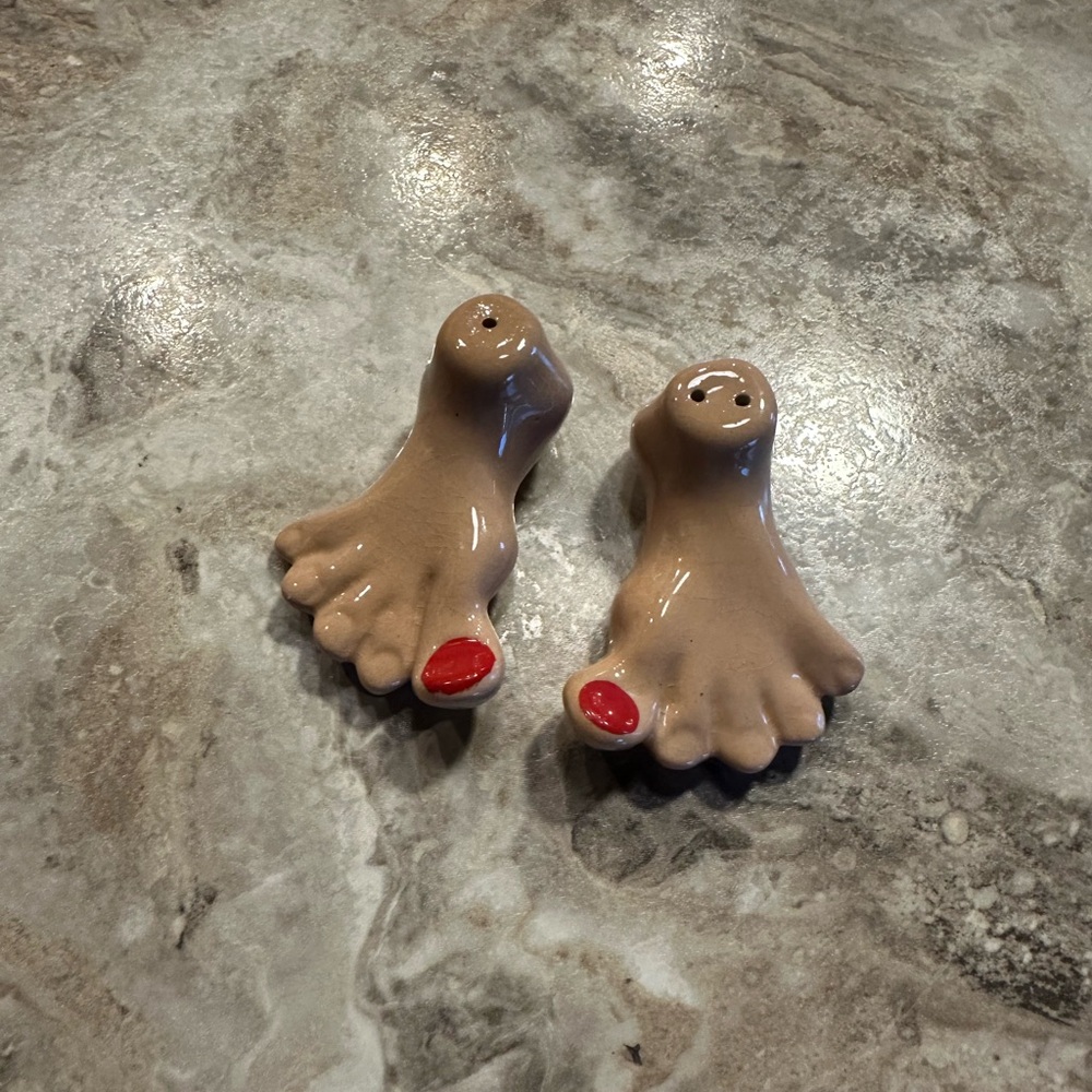 Quirky Toe-Shaped Salt and Pepper Shakers - Tan and Red